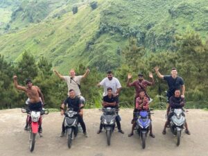 easy-rider-tour-with-motobike