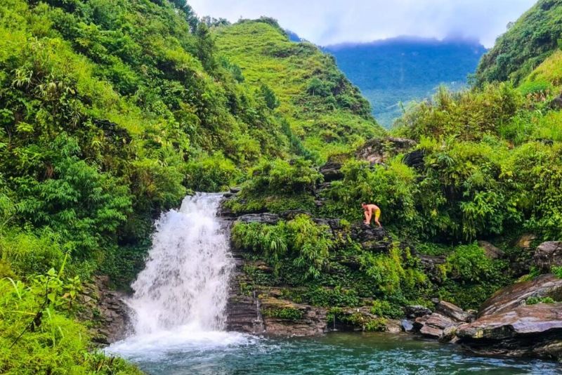 Du-Gia-Waterfall-Ha-Giang