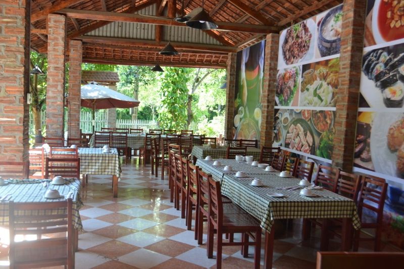 Ngoi Do Restaurant (Red Tile Restaurant)