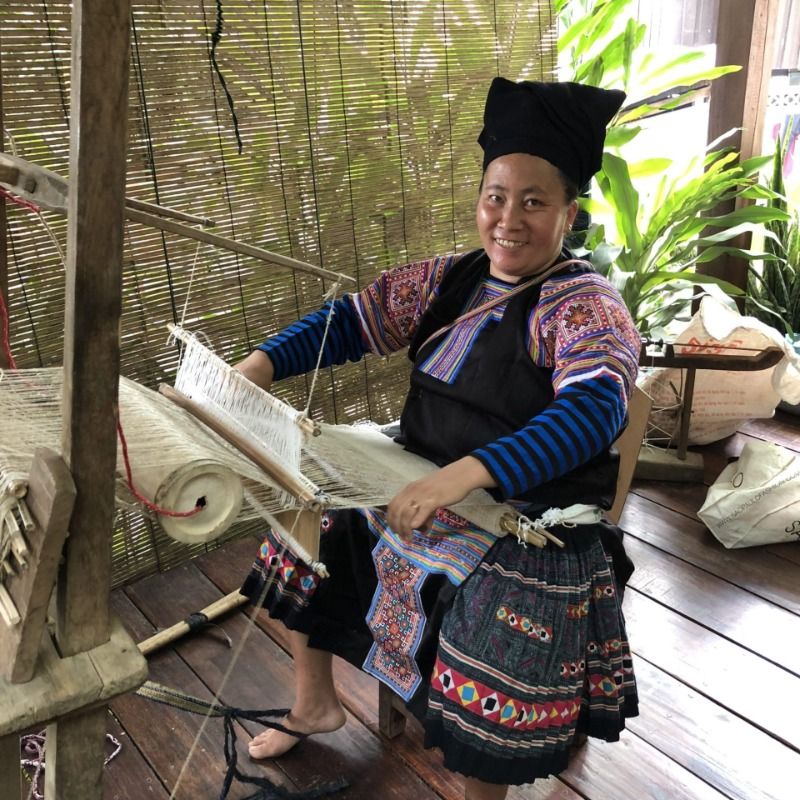 the-steps-in-traditional-linen-weaving-at-lung-tam-village