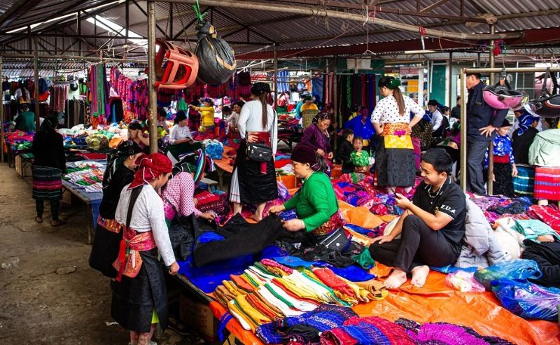 Top 10 Ethnic Minority Markets to Visit on the Ha Giang Loop 2 Dong-Van-Market