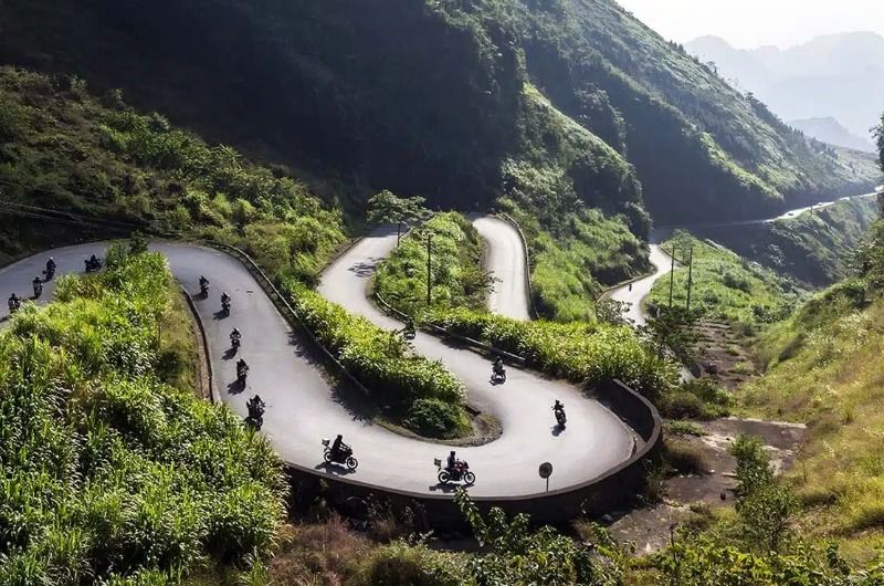 Top 10 Motorbike Tours Northern Vietnam for Adventure Riders 1 motorbike tour northern vietnam mountain pass