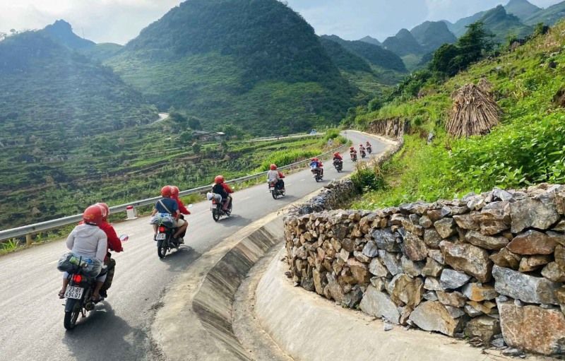Ha Giang Nearest Airport: How to Get There 6 renting-a-motorbike