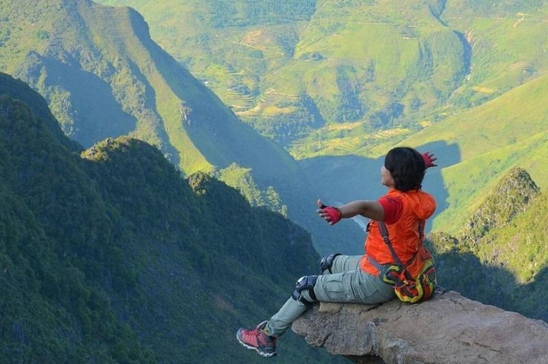 Conquering Ma Pi Leng Pass: Guide to Experience A-Z 8 sunrise-and-cloud-hunting-on-the-summit